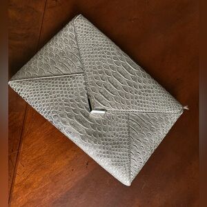 Stella & Dot City Slim Clutch in Pewter